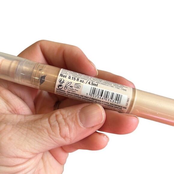 Makeup Revolution fast base concealer C11 - Picture 2 of 5